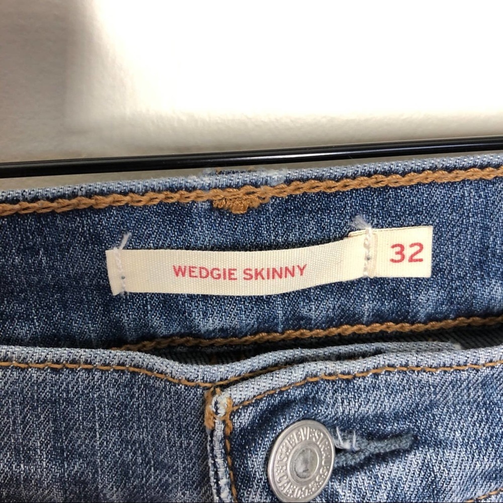 LEVI'S Wedgie Skinny High Rise Distressed Jeans U4 - Picture 4 of 6
